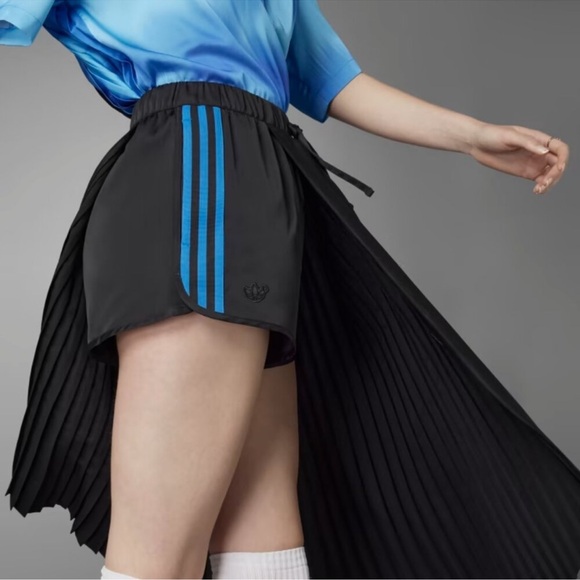 NWT Adidas Blue Version Black Pleated Skirt with Blue 3 Stripes details sz M - Picture 4 of 13